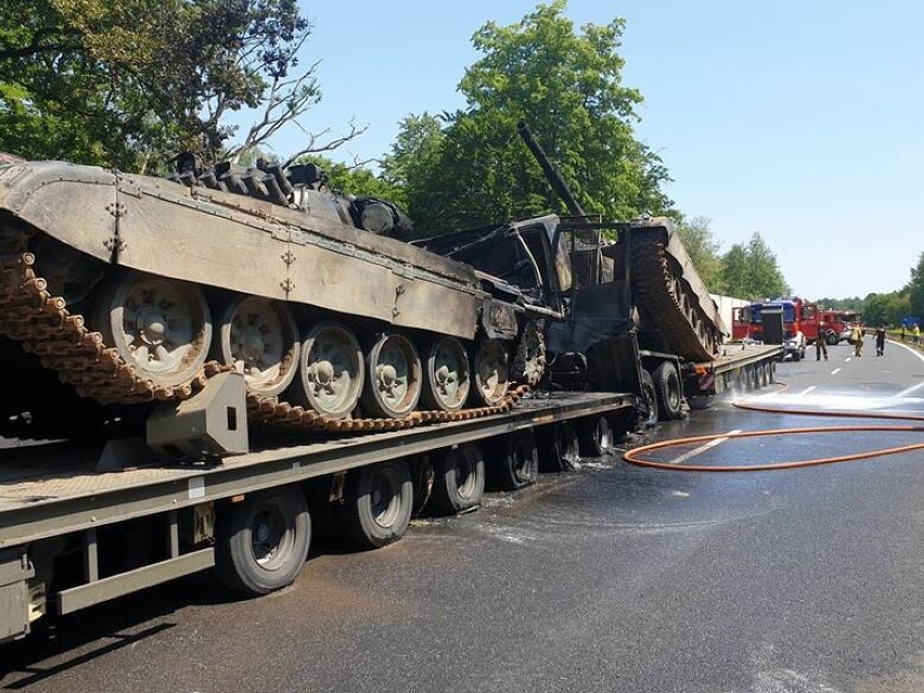 Czołgi płonęły na autostradzie pod Szczecinem w sobotę 19...