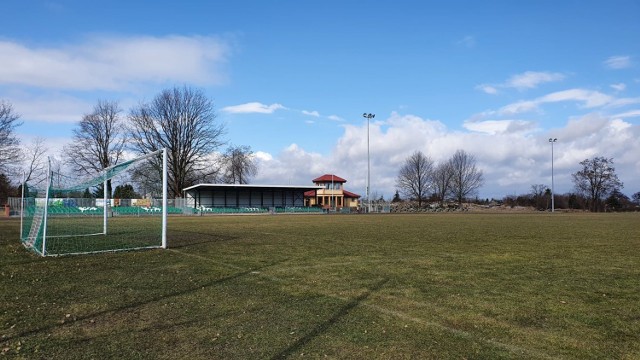 Na zdjęciach stadion w Śmiglu