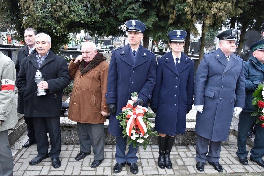 Pamiętali o pomordowanych. Uroczystości przy mogile żołnierzy Armii Krajowej na cmentarzu tynieckim ZDJĘCIA