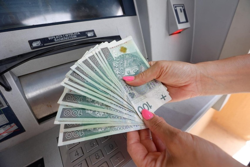 Wzrasta opłata za wypłacanie gotówki z bankomatów obcych...