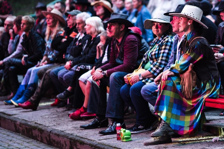 Festiwal "Country w Bieszczadach" i Międzynarodowy Zlot Motocyklowy w Lesku. Rekordowa frekwencja imprezy [ZDJĘCIA]