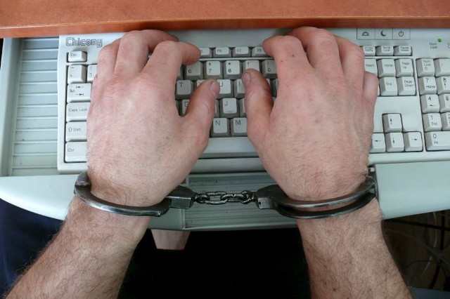 Za rozpowszechnianie nielegalnych plików w internecie może nam grozić nawet więzienie