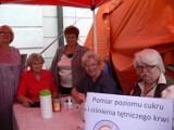 Piknik na dziedzińcu Zamku Królewskiego w Sandomierzu z okazji 100-lecia Polskiego Czerwonego Krzyża