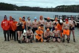 Kościerski Klub Morsów "Forrest Gump" wziął udział w "podglądaniu morsa" w jeziorze Skrzynki Duże ZDJĘCIA