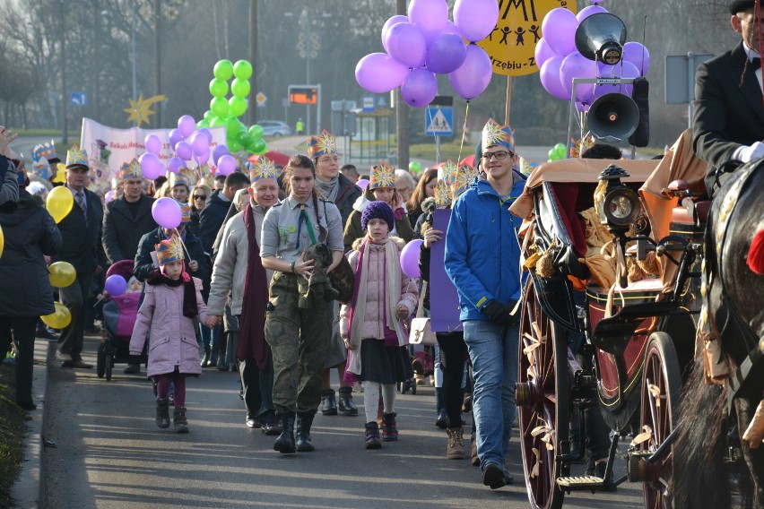 Orszak Trzech Króli przeszedł ulicami Jastrzębia-Zdroju. Było kolorowo i tłumnie! ZDJĘCIA