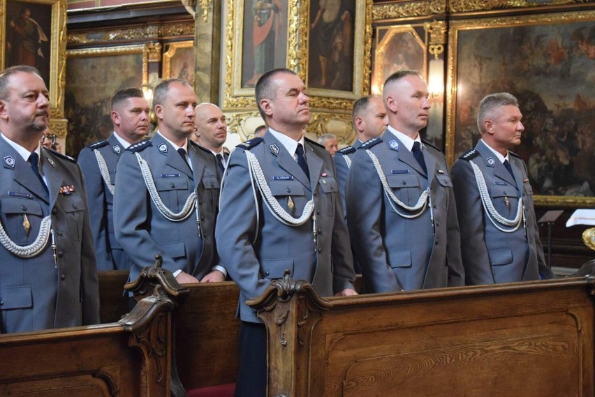 Święto Policji w Sandomierzu. Mszy świętej przewodniczył biskup Krzysztof Nitkiewicz. Zobaczcie zdjęcia