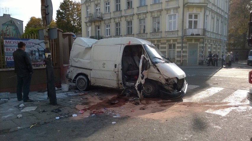 Wypadek na skrzyżowaniu ul. Nawrot i Wodnej w Łodzi. 4 osoby ranne [ZDJĘCIA]