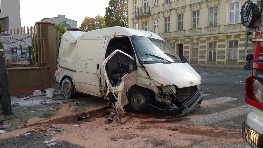 Wypadek na skrzyżowaniu ul. Nawrot i Wodnej w Łodzi. 4 osoby ranne [ZDJĘCIA]