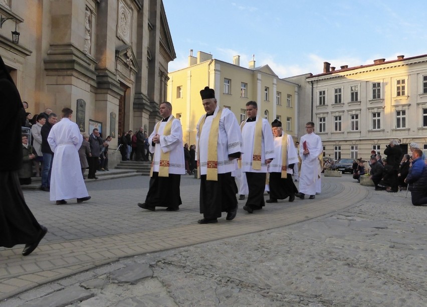 Na uroczystą rezurekcję w bazylice mniejszej przyszły tłumy wiernych