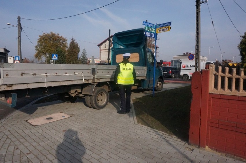 Policjanci z ruchu drogowego przeprowadzili działania Kontrola Drogowa Pieszy. Posypały się mandaty