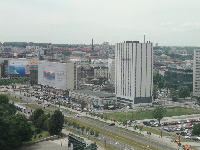 Centrum Katowic z 13. piętra biurowca .KTW