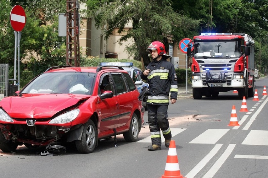 Wypadek na ulicy Mickiewicza w Legnicy [ZDJĘCIA]