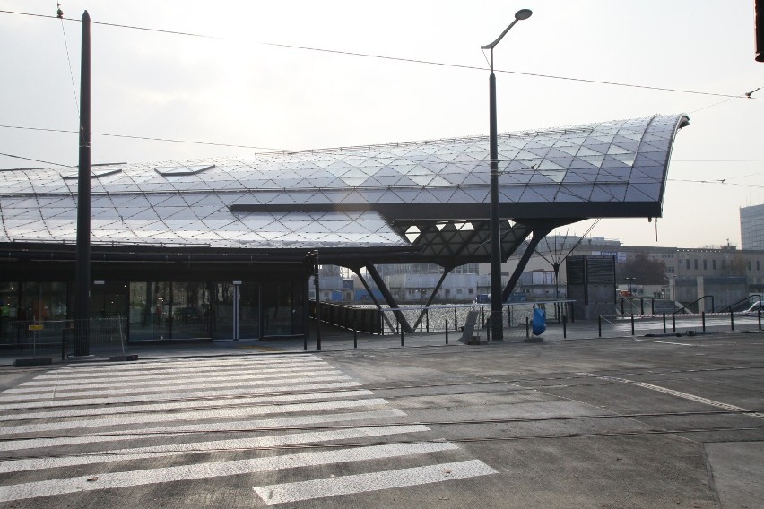 Dworzec Łódź Fabryczna drogi i podziemny parking