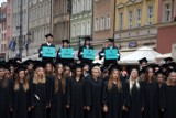 Gaudeamus na Rynku: Wrocławscy studenci rozpoczęli rok akademicki (FILM, DUŻO ZDJĘĆ)