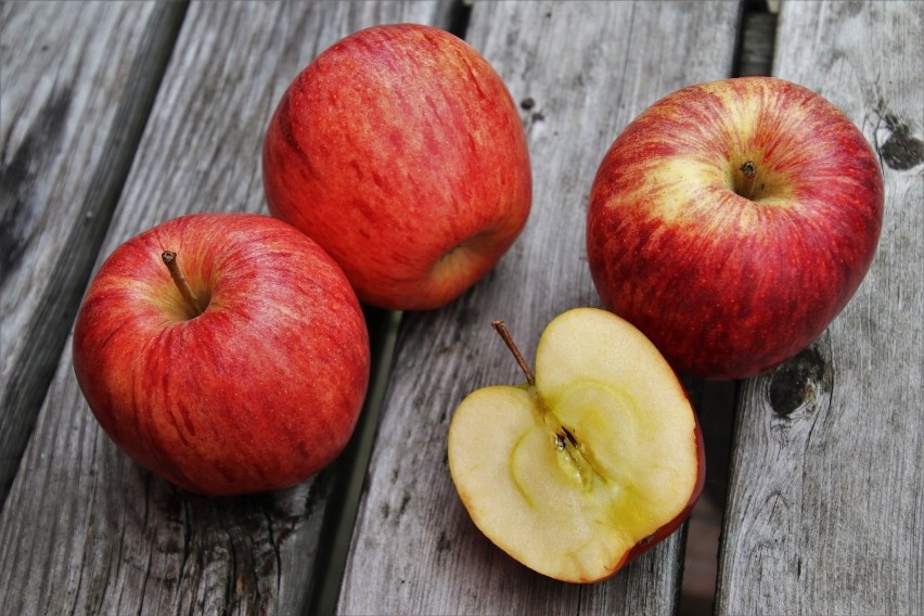 Jabłka 

Jabłka są bardzo bogatym źródłem błonnika....