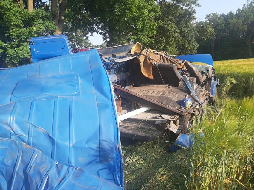 W tragicznym wypadku na trasie Śrem-Kórnik zginął pasażer....