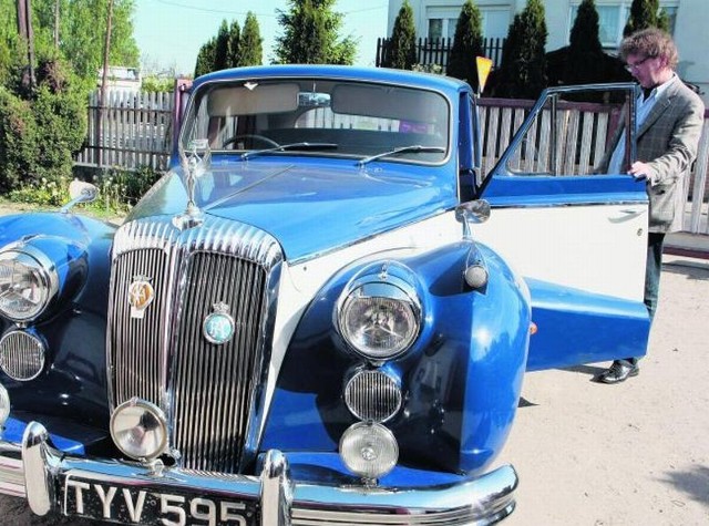 Daimler hooper empress z 1957 roku trafił do Poznania z tablicami rejestracyjnymi, na których jeździł Robert Maxwell