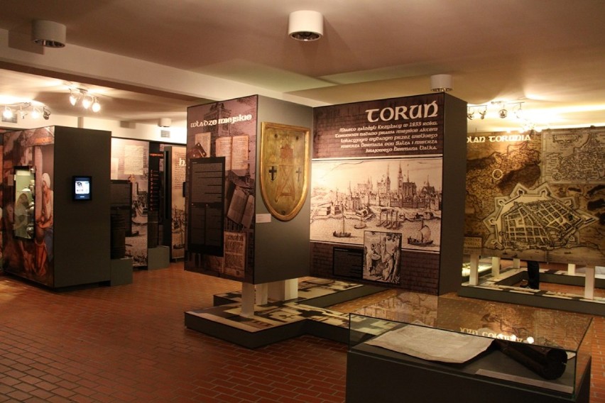 Ogólny widok ekspozycji na parterze muzeum.