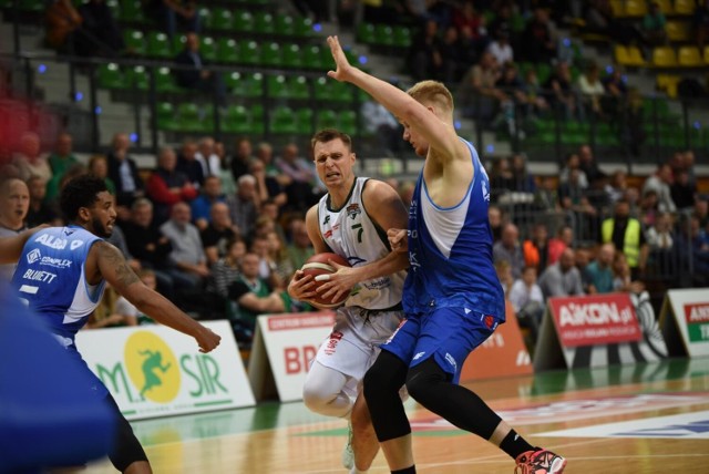 Koszykarze Enei Zastalu BC Zielona Góra wygrali w Gliwicach 94:88.