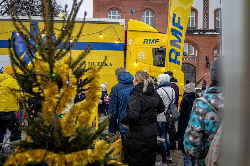 Już w środę RMF FM rozda setki choinek w Inowrocławiu. Do miasta dotrze bożonarodzeniowy konwój radia z akcją "Choinki pod choinkę"