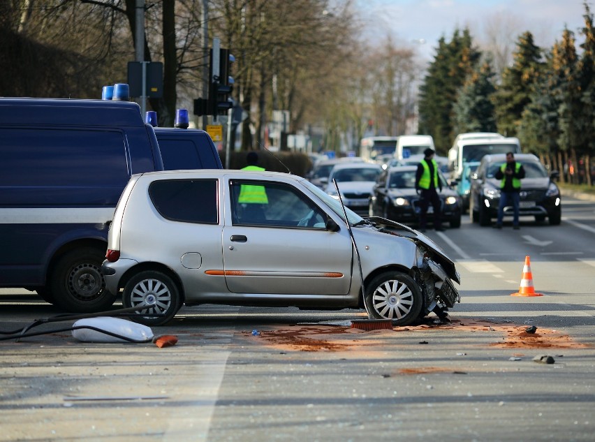 Wypadek na skrzyżowaniu al. 3 Maja i Kopernika w Piotrkowie