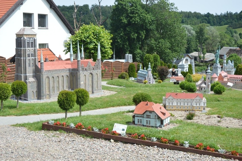 Kaszubski Park Miniatur w Stryszej Budzie. Statua Wolności, Wieża Eiffla, Jezus z Rio, Sfinks. A do tego Park Gigantów!  [ZDJĘCIA]