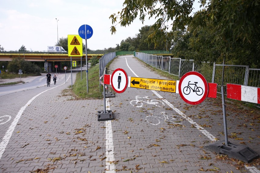 Warszawa. Przedłuża się remont mostu Siekierkowskiego. Oto postępy prac