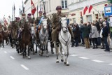 Parada historyczna, 11 listopada, Warszawa. Uroczysty przemarsz ulicami stolicy [ZDJĘCIA]