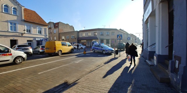 Starsza śremianka potrącona na pasach. Kobietę zabrano do szpitala