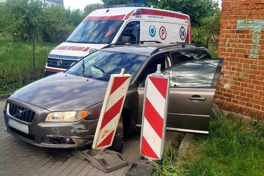 Kierowca volvo stracił podczas jazdy przytomność, zjechał z...