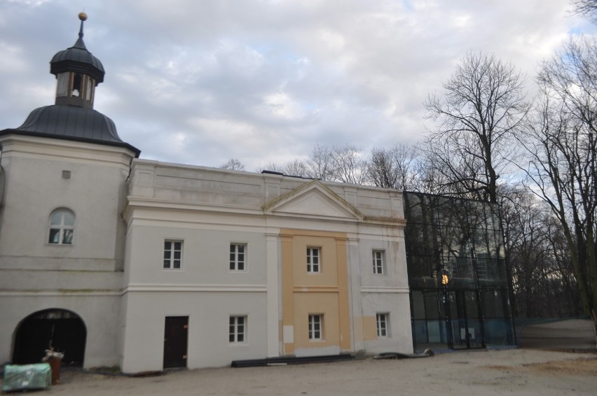 Pałac Donnersmarcków przechodzi gruntowny remont. Co w nim będzie? [ZDJĘCIA]
