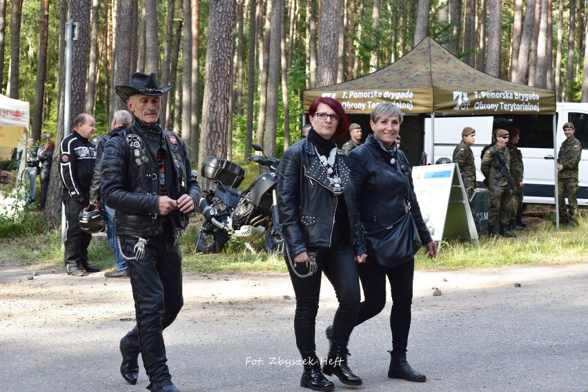 Motocyklowy Rajd Piaśnicki (2021). Motocyklową grupą odwiedzili lasy Piaśnicy, by oddać hołd pomordowanym | ZDJĘCIA
