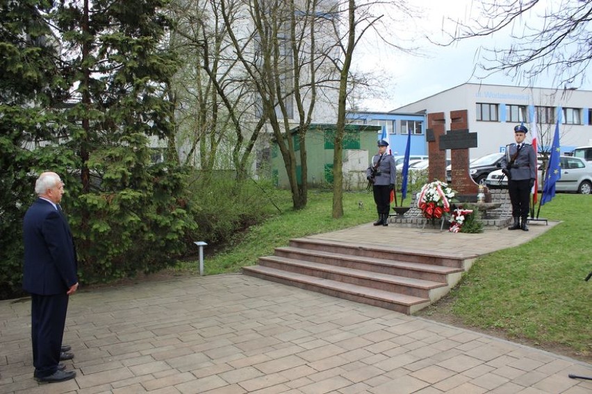 Złożyli kwiaty pod pomnikiem ofiar zbrodni katyńskiej w Żorach