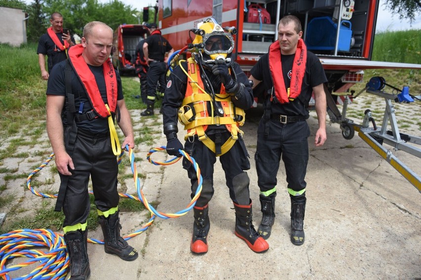Strażacy z Przemyśla ćwiczyli z supernowoczesnym hełmem do nurkowania [ZDJĘCIA]