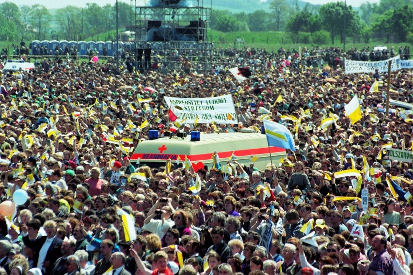 Papież Jan Paweł II odwiedził Legnice. dzisiaj mija 25 lat, zobaczcie zdjęcia