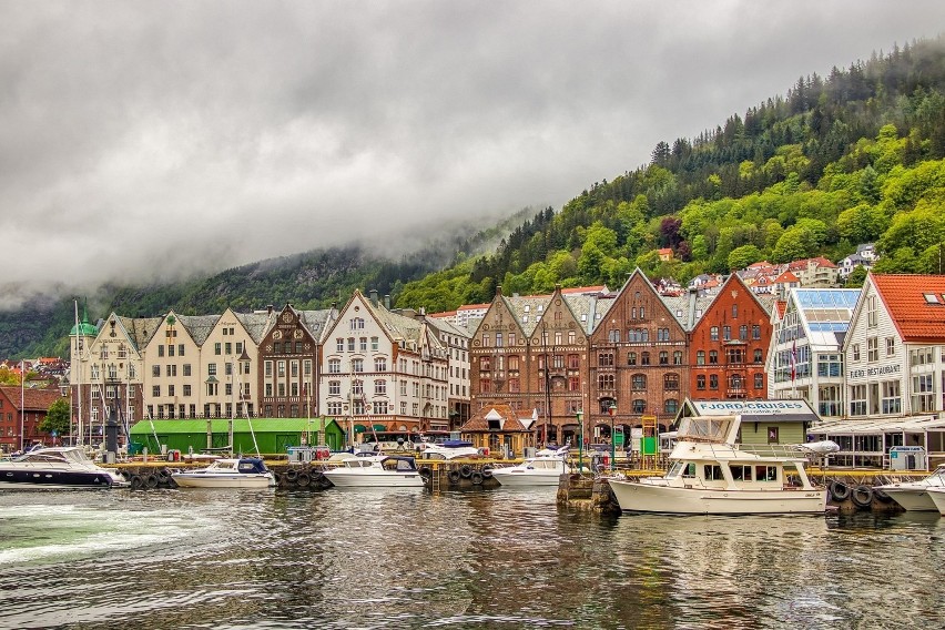 W Bergen podziwiać można wiele historycznych budowli. Całe...