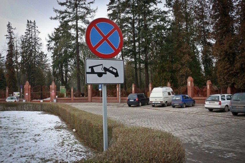 Zmieniono zasady parkowania przy cmentarzu Grabiszyńskim