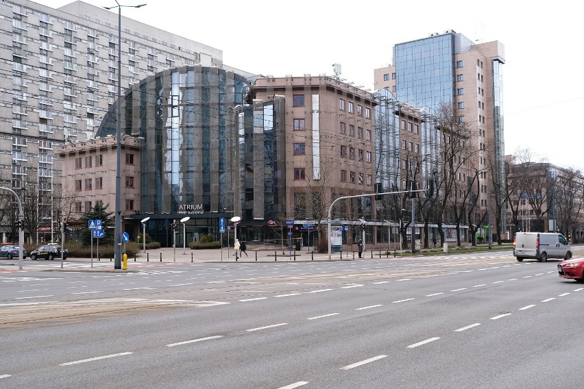 Upper One zastąpi Atrium International. Zniknie kolejny biurowiec w tej okolicy. Kiedy ruszy rozbiórka?