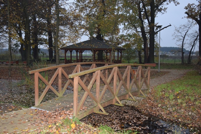 Park w Zielonej Górze Kiełpinie ma dużą wartość historyczną...