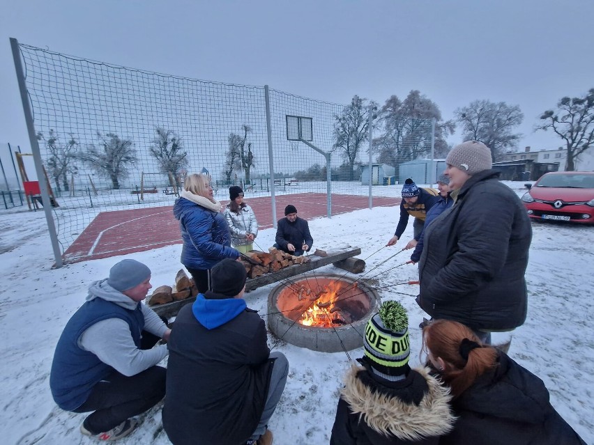 Uroczyste otwarcie nowopowstałego boiska streetball w Kowalewku i inauguracyjny turniej koszykówki 