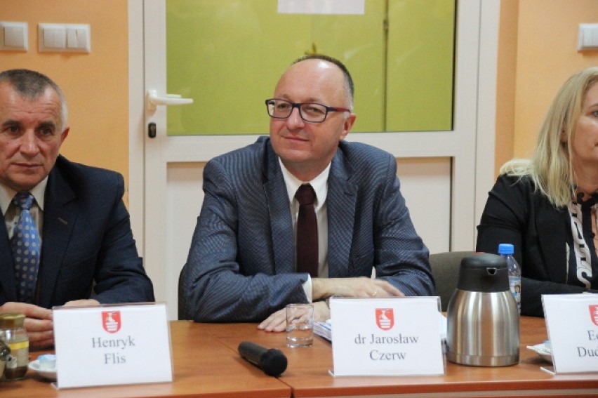 Kraśnik. Krzysztof Staruch jest nowym starostą powiatu kraśnickiego. Na sesji wybrano także jego zastępcę, prezydium i zarząd rady (ZDJĘCIA)