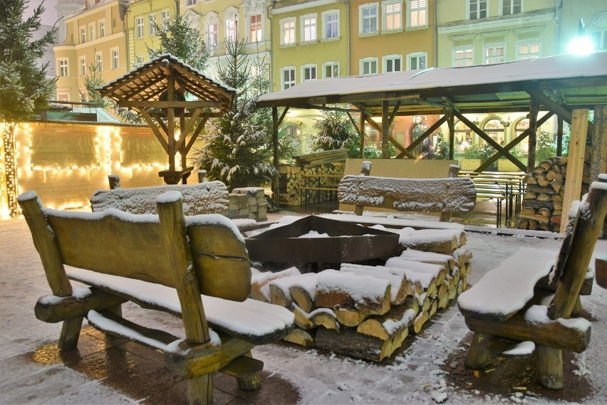 Pierwszy śnieg w Opolu w sezonie zimowym 2021/2022. Miasto...