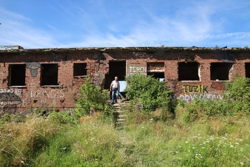Ruina radiostacji w Stanisławowie na szczycie góry Rosocha.