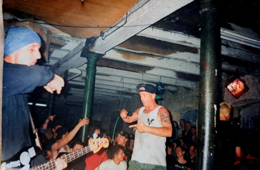 Koncert D.I. w 1994 r. w starej fabryce MROWISKO