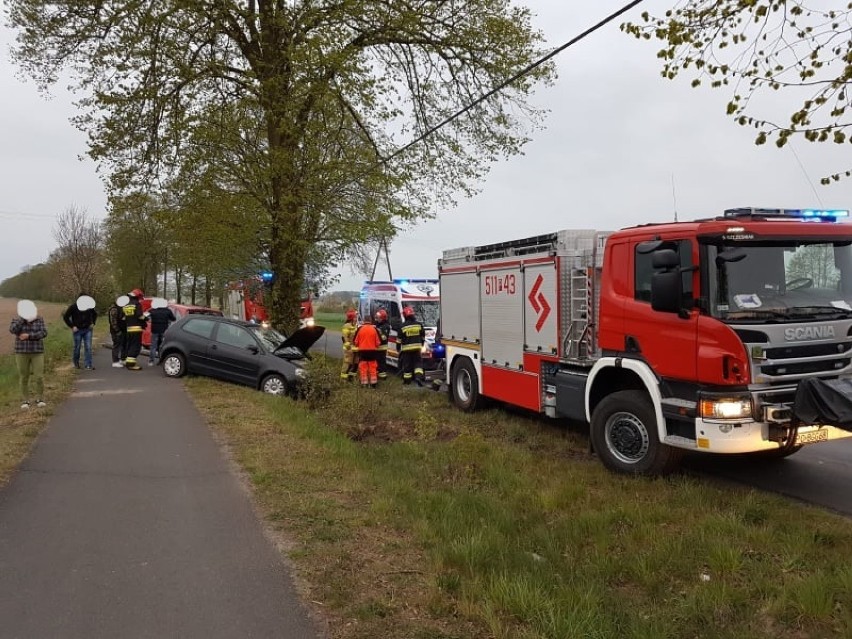 Zderzenie trzech aut na trasie Wąsowo - Nowy Tomyśl