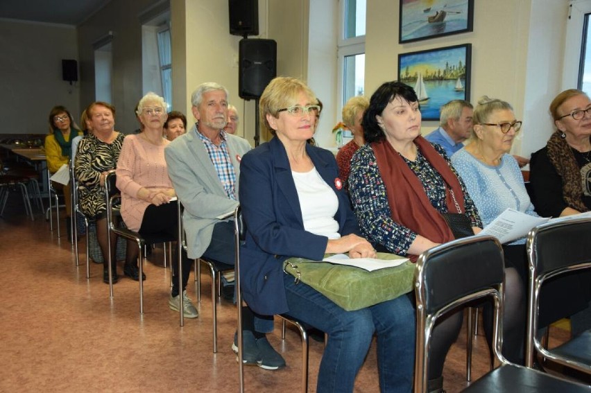 Seniorzy z Uniwersytetu Trzeciego Wieku uczcili Święto Niepodległości