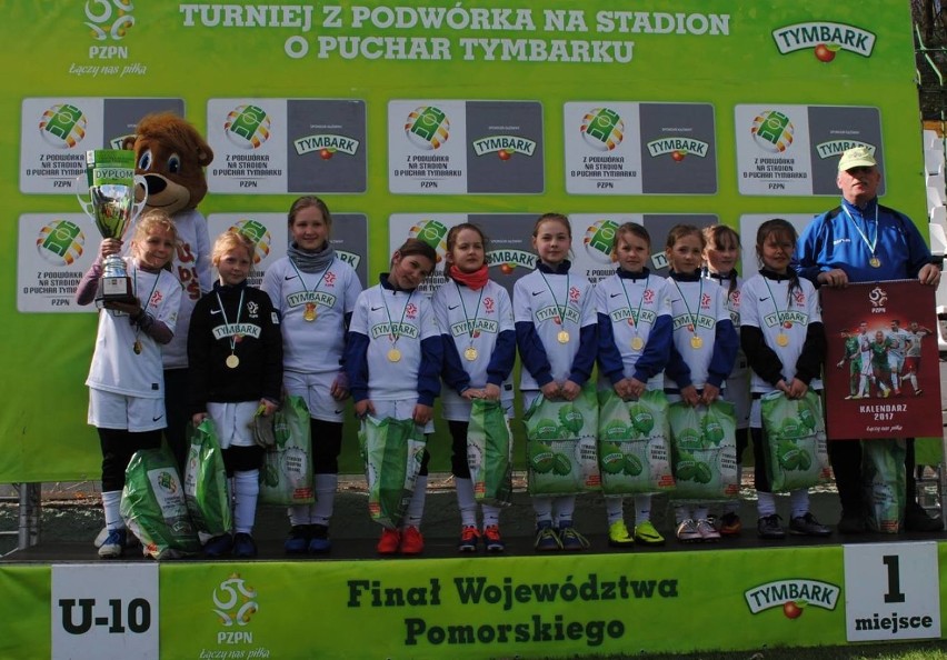 Piłkarki z Malborka i Nowego Stawu grały o "Puchar Tymbarku"