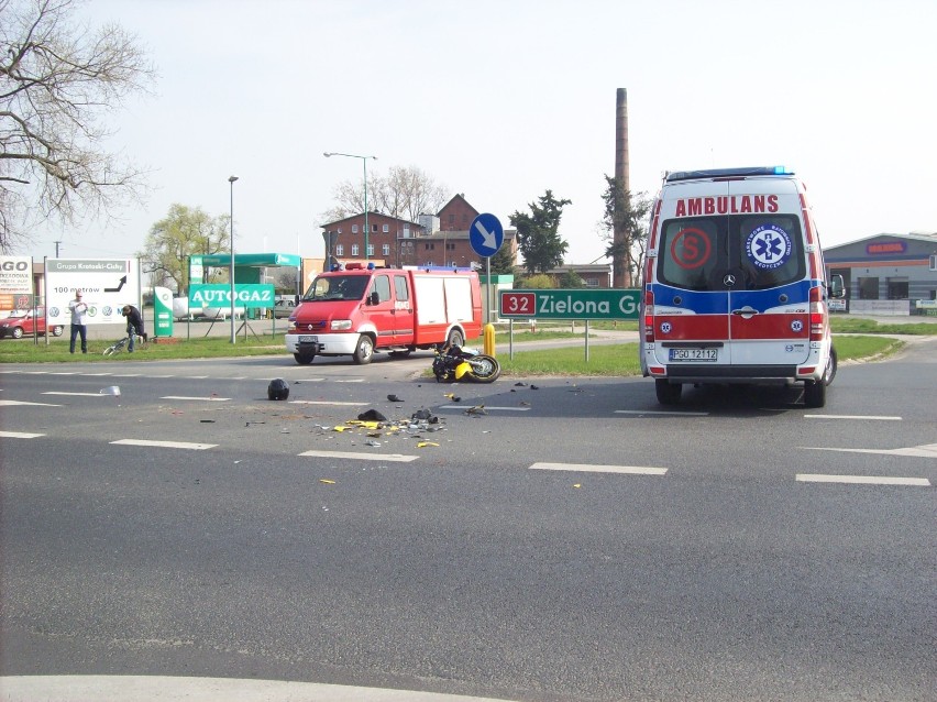 Wypadek na skrzyżowaniu K32 i drogi powiatowej prowadzącej do Wielichowa. Motocyklista zmarł FOTO
