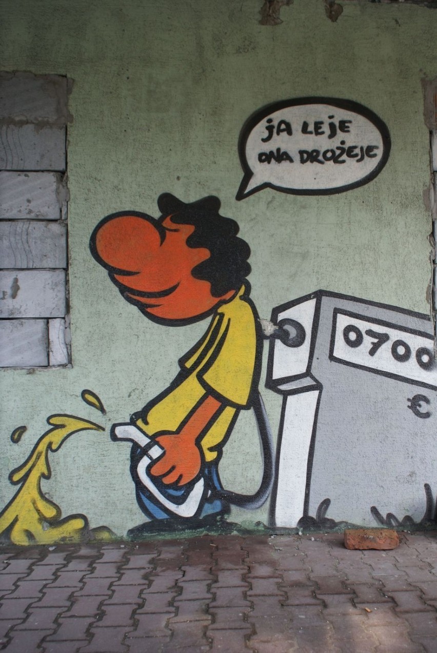 graffiti na nieczynnej już stacji benzynowej