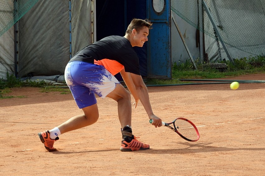 Tenis ziemny: na kortach przy ul. Kossaka rywalizowano w Mistrzostwach o Puchar Prezydenta Miasta Piły. Zobaczcie zdjęcia
